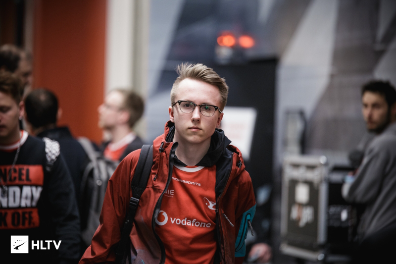 冠军中单沦为阶下囚？LOL前世界冠军涉嫌贩毒被捕